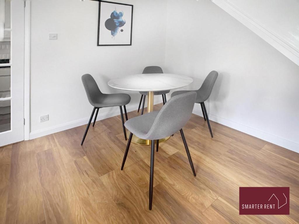 Guildford - 2 Bedroom House West Clandon 외부 사진